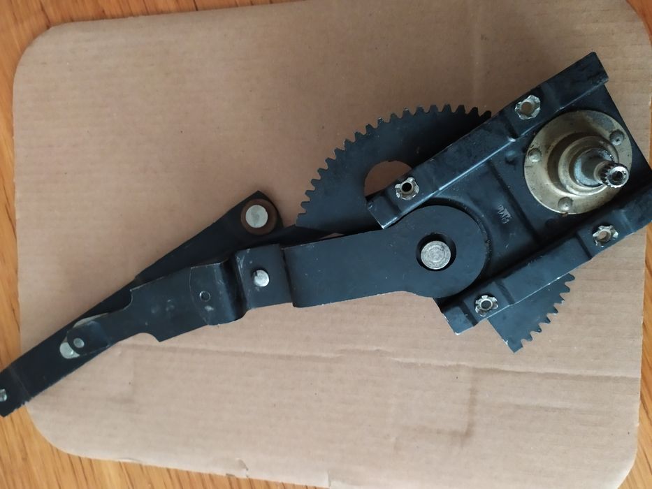 Стеклоподьемник Газ 2410