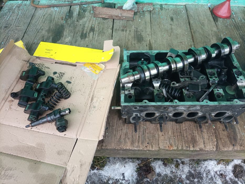 Продам головку 1.9 тді 96 кВт .