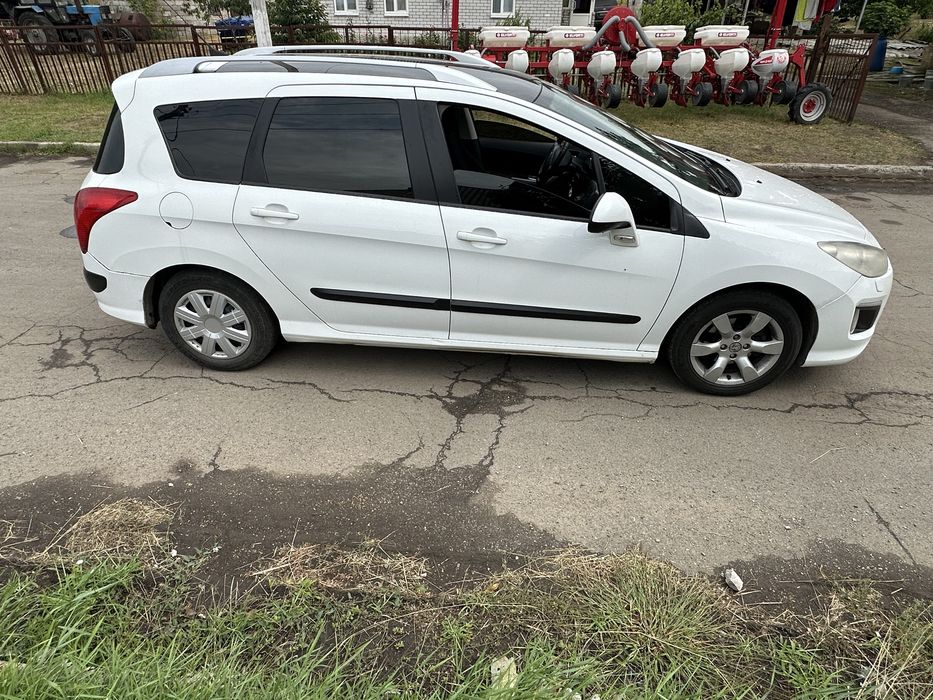 Peugeot 308 2012 года