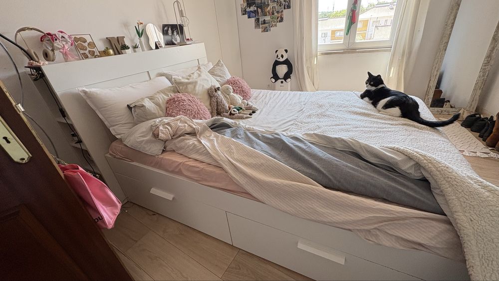 cama sumier com arrumacao ikea