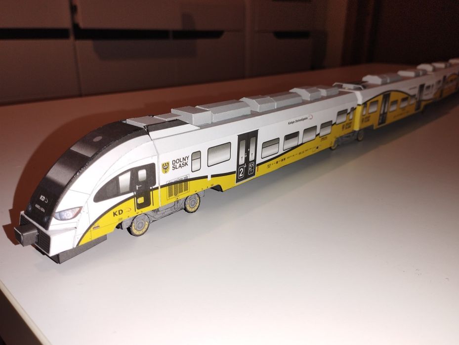 Model kartonowy zabawka pociąg miejski dolny śląsk wklej model  ELF II