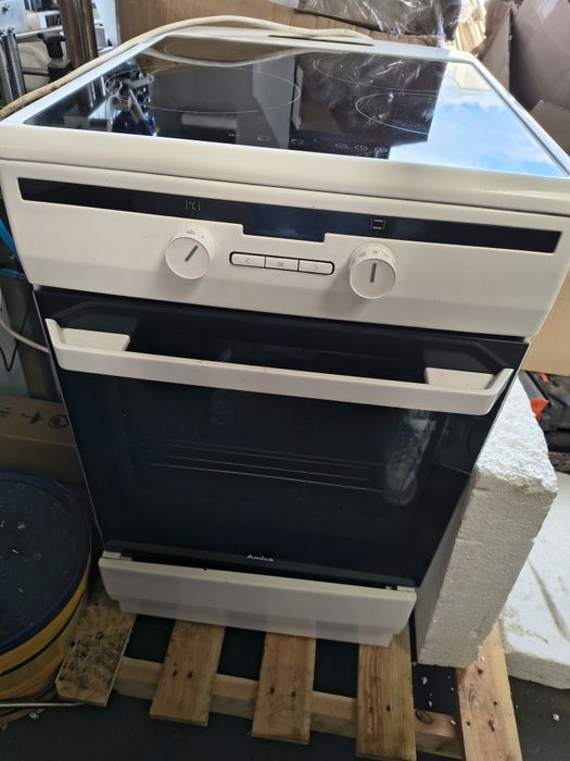 Kuchenka elektryczna z piekarnikiem marki amica