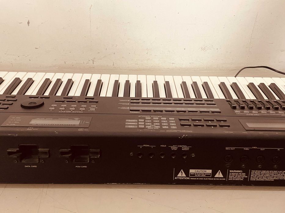 keybord Roland JV-1000 music workstation