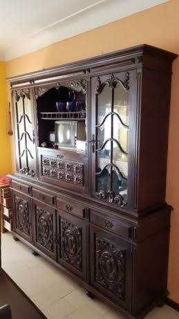 Conjunto de Mobília Antiga para Sala ( Mesa + Cadeiras + Cristaleira )