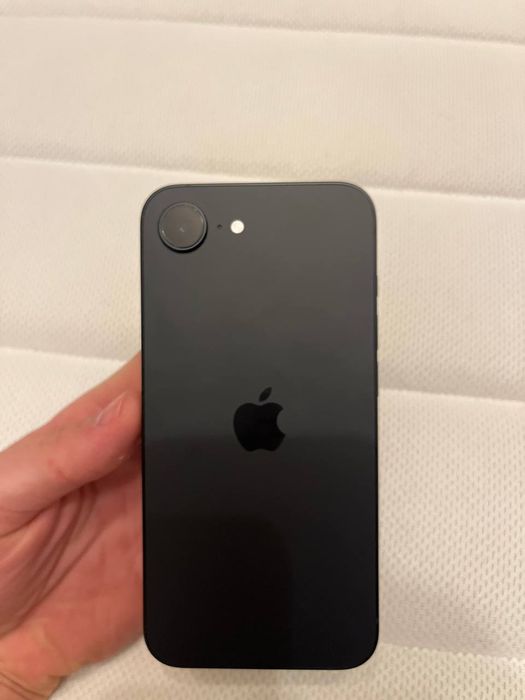 iPhone 16e 256 GB – NOWY – 100% baterii – 1 cykl ładowania