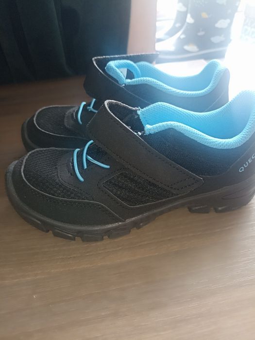 Кросівки фірми decathlon