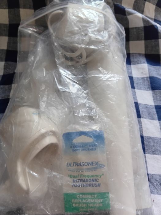 Продаєеьься амер.зубна щітка з зарядками