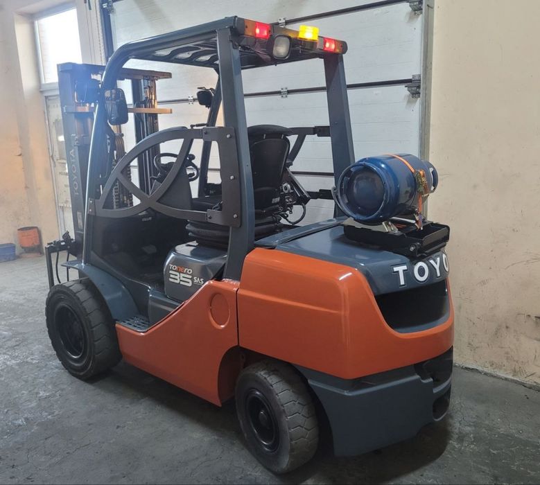 Навантажувач вилковий, газовий 3.5 тонн
Toyota 02-8FGJF35