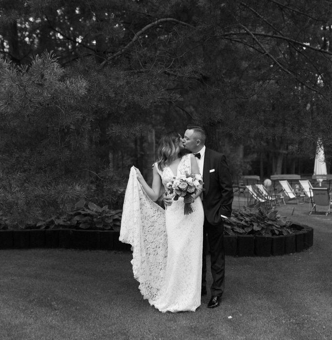 Elegancka suknia ślubna.