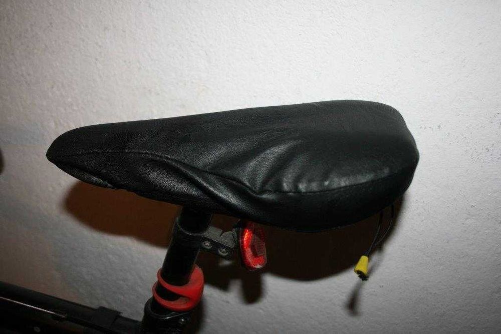 czarny pokrowiec na siodełko SCOTT z e-skóry 270*140mm