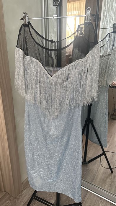 Сукня 42 розмір на свято з блискітками (святкова)