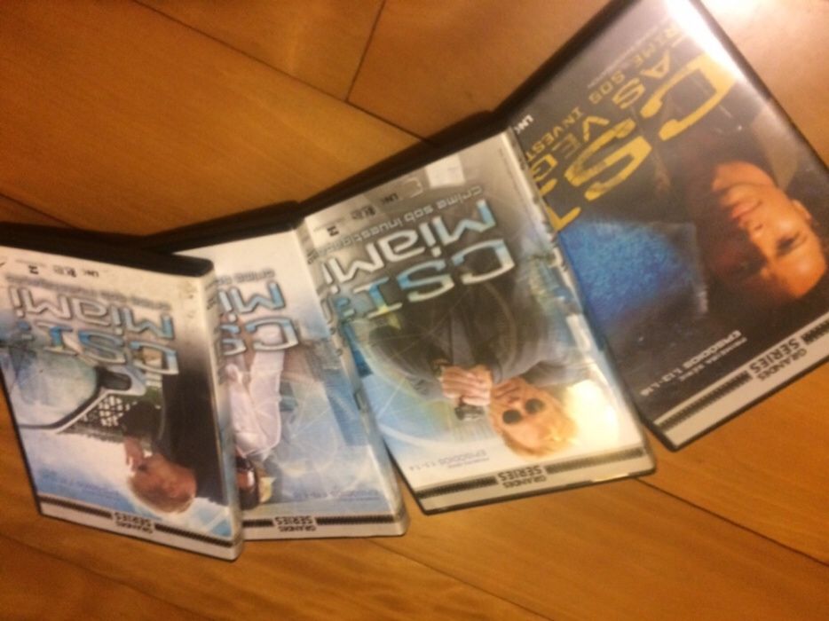 31 Filmes e 1 série do CSI de Em DVD