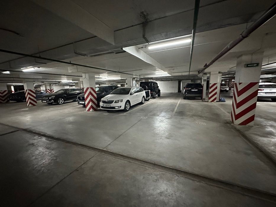 Продаж гарного власного паркувального місця Сонячна Брама