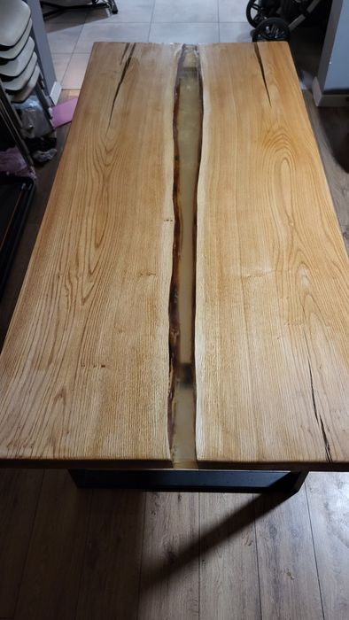 Stół dębow z żywicy