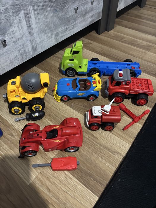 Zestaw pojazdow do samodzielnego skrecania i rozkrecania