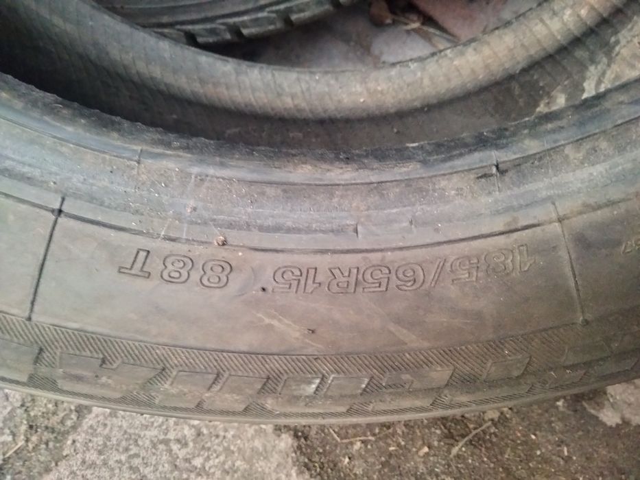 Продам пару зимней резины 185/65 r15