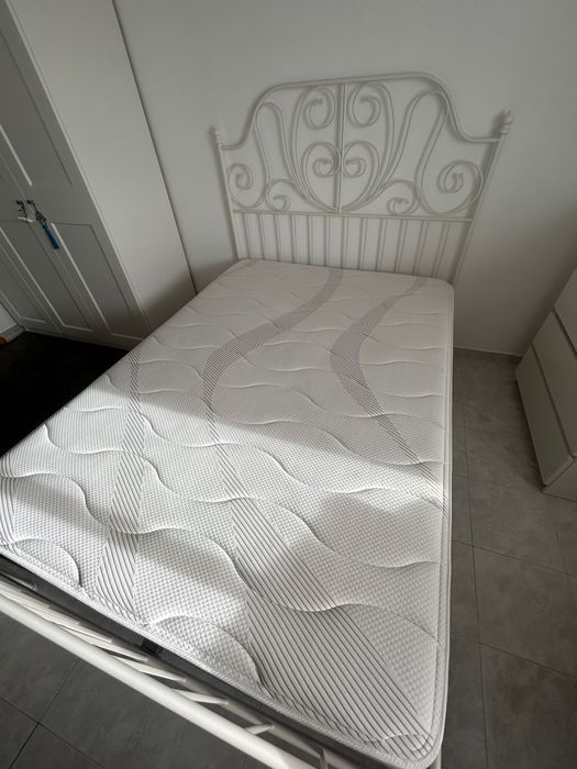 Cama com estrado e colchão 140x190