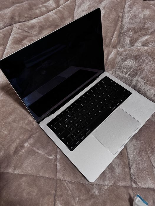 MacBook Pro Apple M2 Pro 512GB (2023) – Como Novo | Pouco Uso