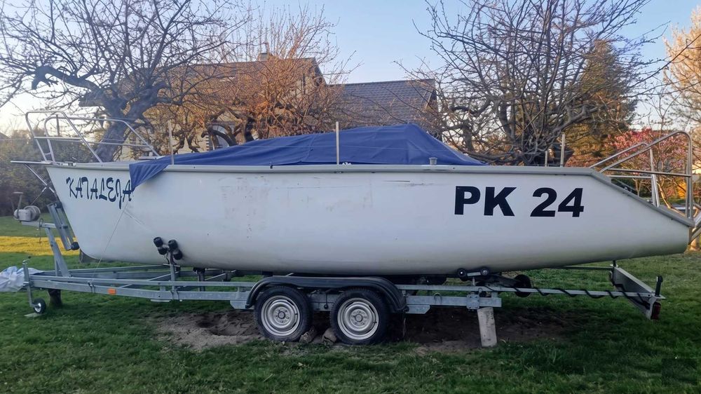 Jacht żaglowy Mors RT + Silnik Yamaha 4KM + Przyczepa (Zarejestrowana)