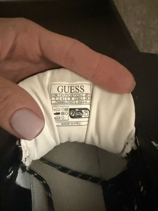 Кроссовки Guess (размер  41)