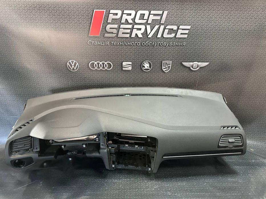 Панель airbag,торпеда накладка vw Golf 7 2013-2019