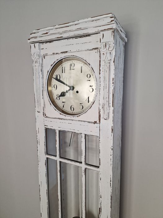 Stary zegar mechaniczny stojacy