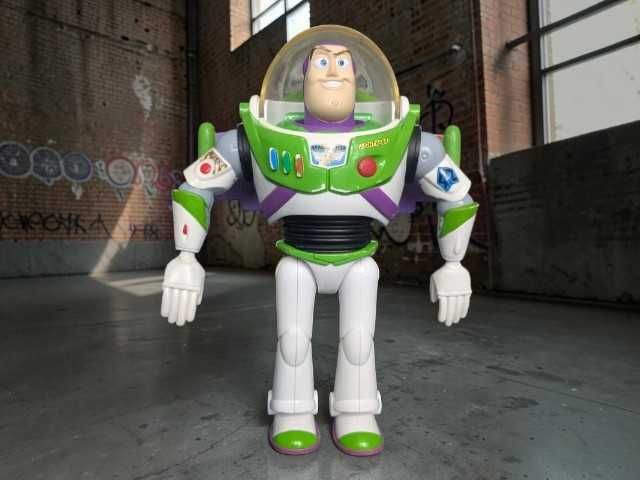 Zestaw Figurek: Buzz Astral (Toy Story) + Ben 10 Overflow Wodospad
