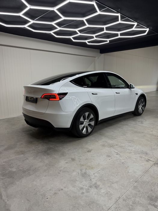 Tesla Model Y SR Plus LFP
