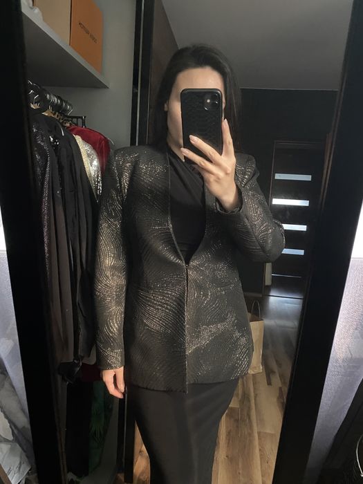 Elegancka taliowana marynarka dopasowana zapinana bez klap xl