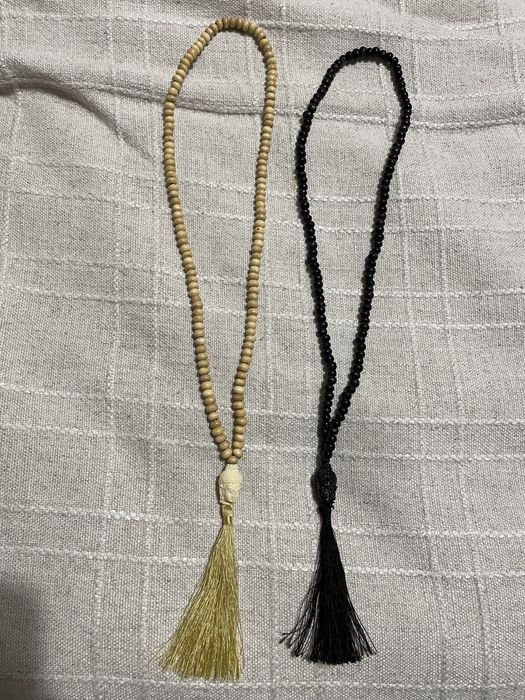 Colares bege e preto novos