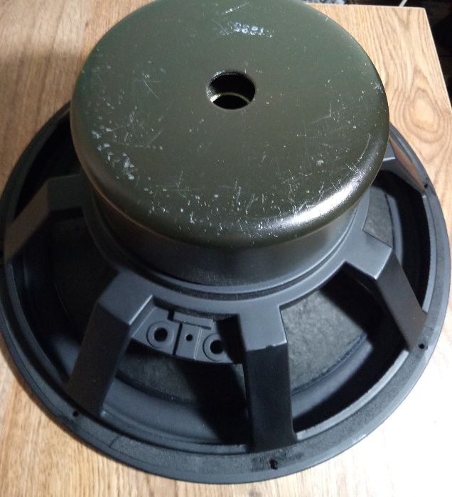 Сабвуферный динамик 12 дюймов. Состояние нового. Шикарный бас!