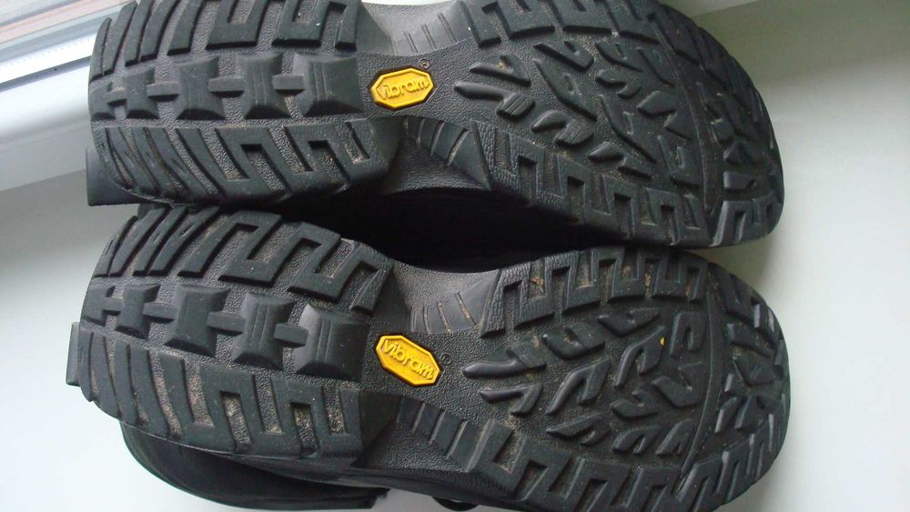 Śniegowce UGG Hilgard Vibram 44.5 buty zimowe męskie UGG kozaki futro