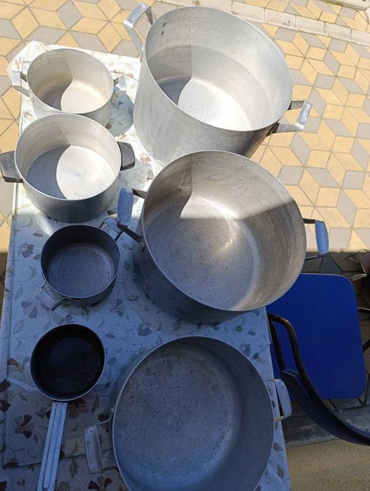 Продам кастрюли разные.у