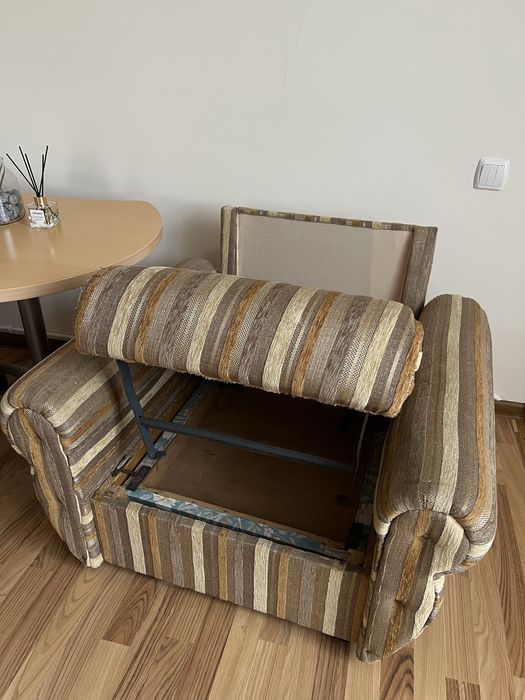 Розкладні мʼягкі крісла + пуфи + стіл