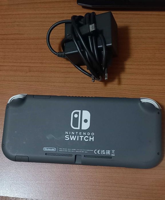 Nintendo Switch Lite 32GB cinzento escuro, usada, com 2 jogos