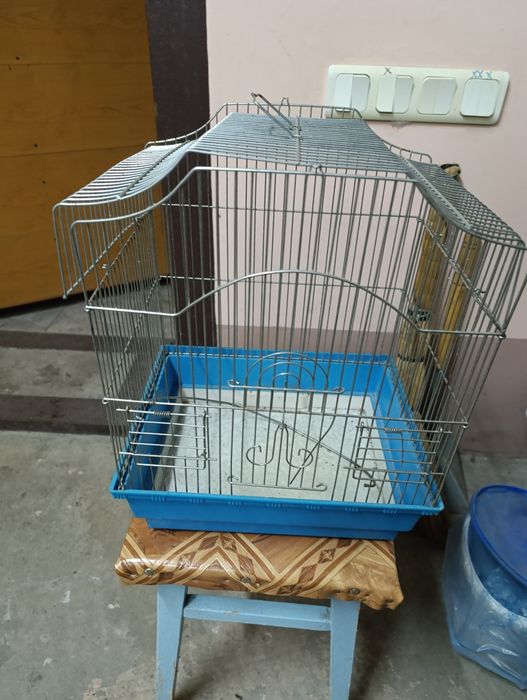 Продам клетку для попугаев.