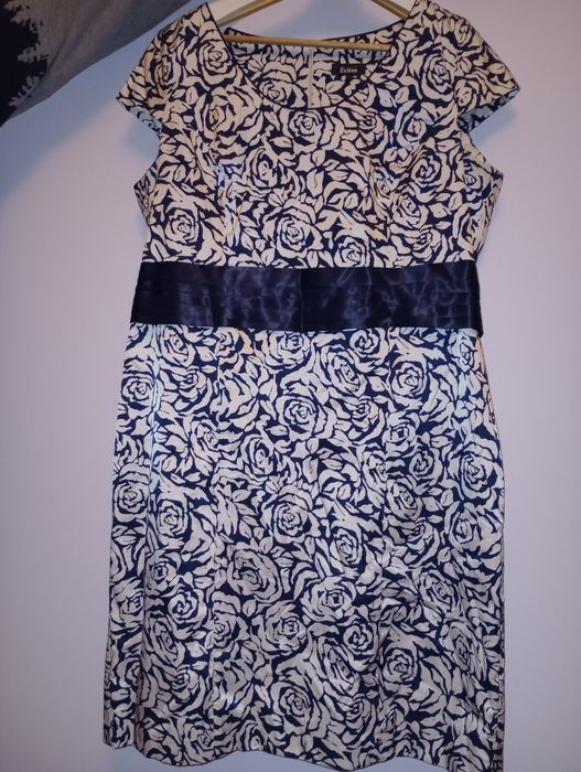 Przepiękna sukienka - rozmiar 50