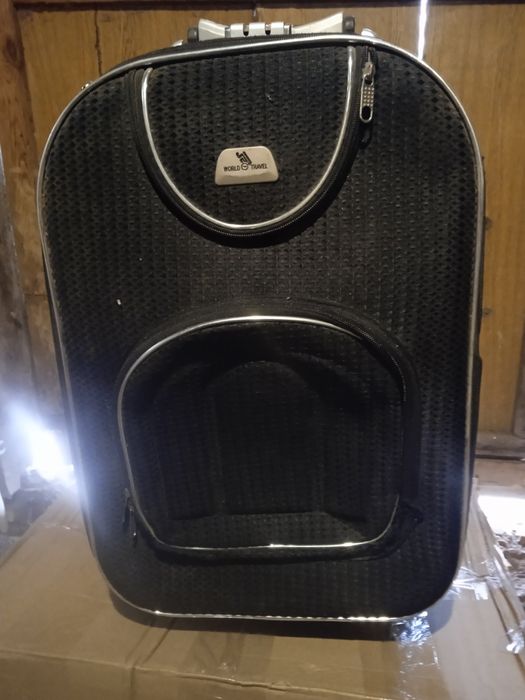 Дорожня валіза на колесах
