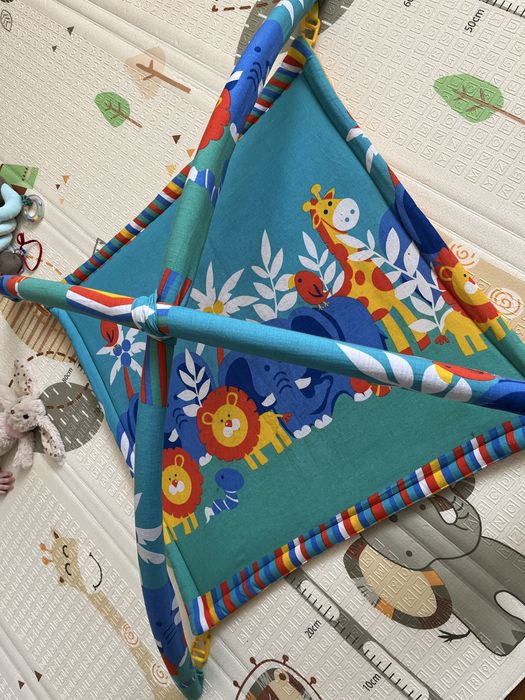 Розвиваючий ігровий килимок для немовлят з дугами для іграшок