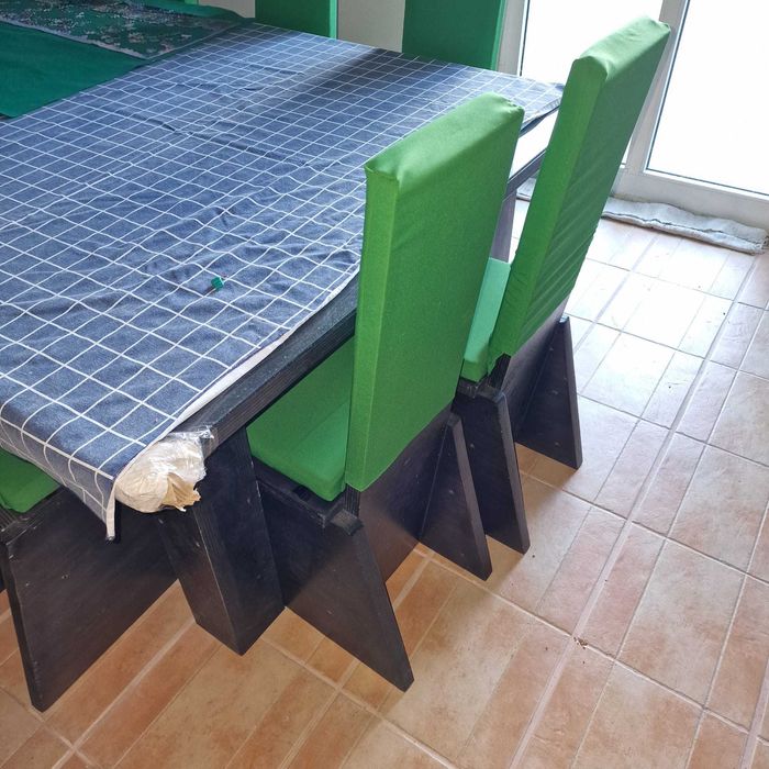 Mesa jantar com 12 cadeiras. Rustico. Motivo: Saude