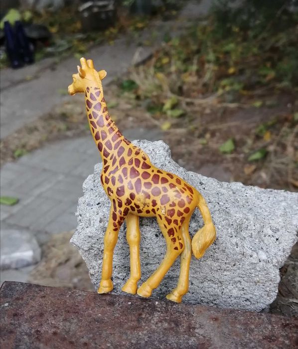 Игрушка статуэтка Жираф Обмен на шуруповёрт бутыли павербанк от солнца