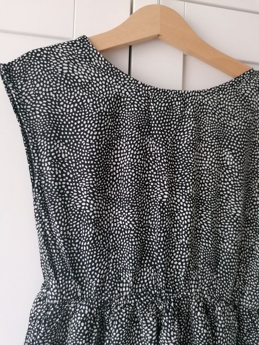 Śliczna sukienka biało czarna 128