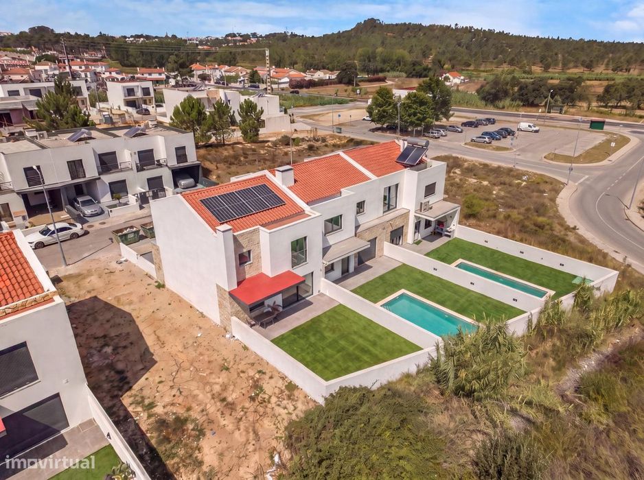 Moradia T3 em Banda com Jardim em Sesimbra