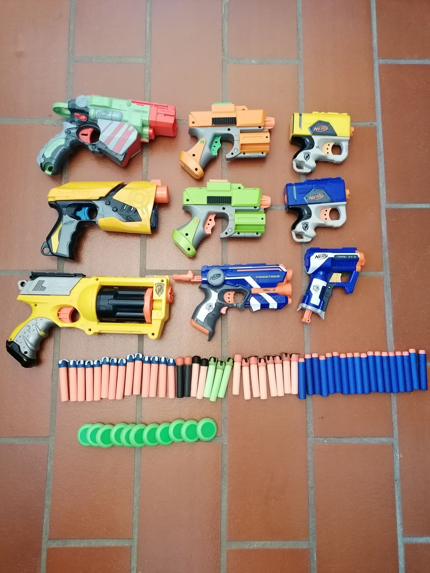 Pack nerf, arma, balas, óculos de proteção e latas para tiro ao alvo  Gondomar (São Cosme), Valbom E Jovim • OLX Portugal