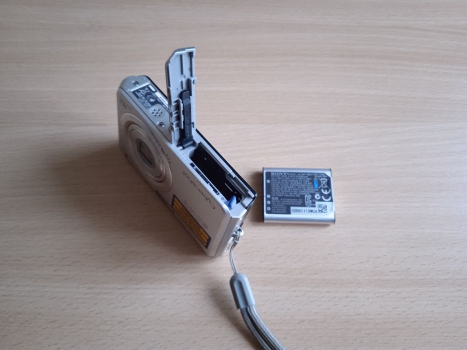 Цифровий фотоапарат SONY Cyber-shot в повній комплектації