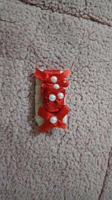 pulseira, mais dois laços