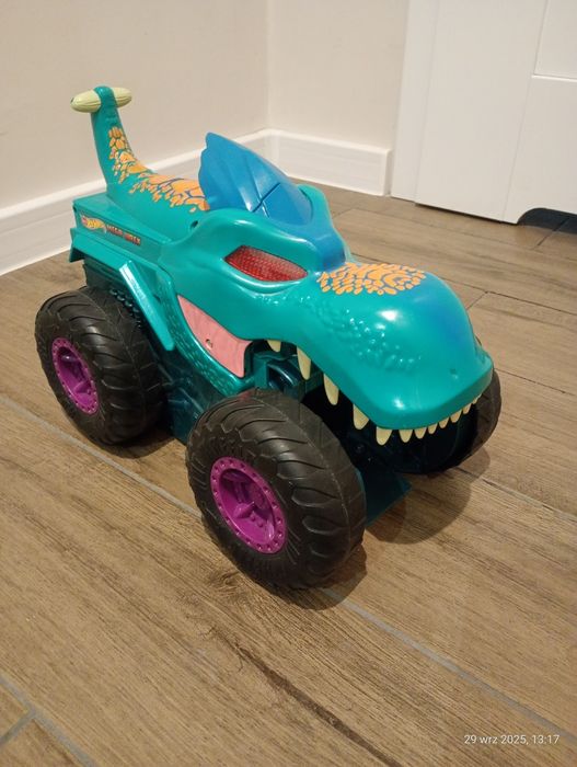 Hot wheels mega wrex
