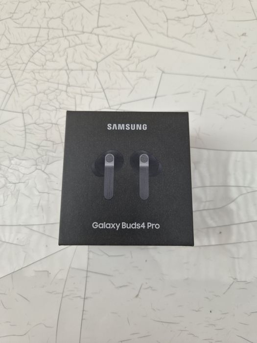 Samsung Galaxy Buds 4 Pro, na caixa selado. Conetividade sem fios - Garantia 3 anos.

Entrego cópia fatura para garantia de 2 anos