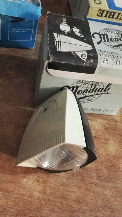 Varios farois orbita vilar e pasteleiras