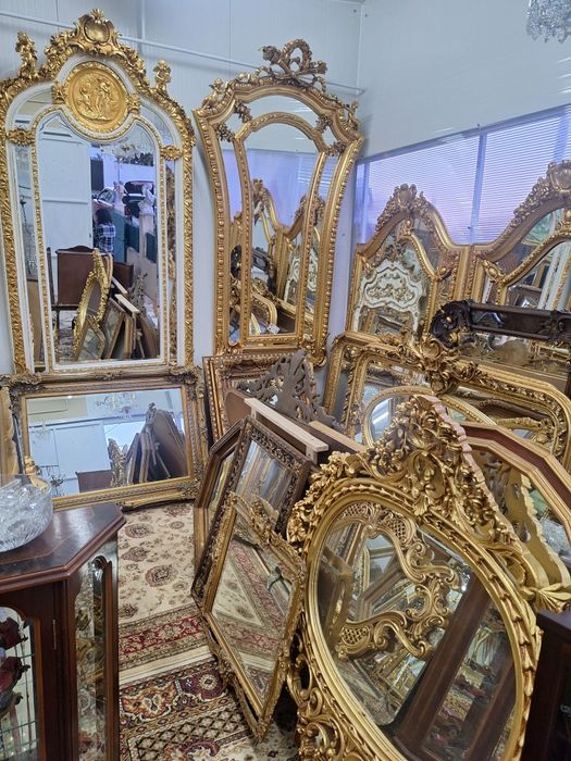 Pares de mesas de apoio ou cabeceira